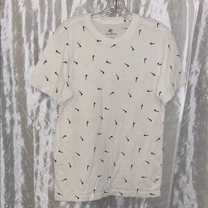 Nike White and Black Swoosh AOP Shirt Men’s Size Small 🔥 YB7